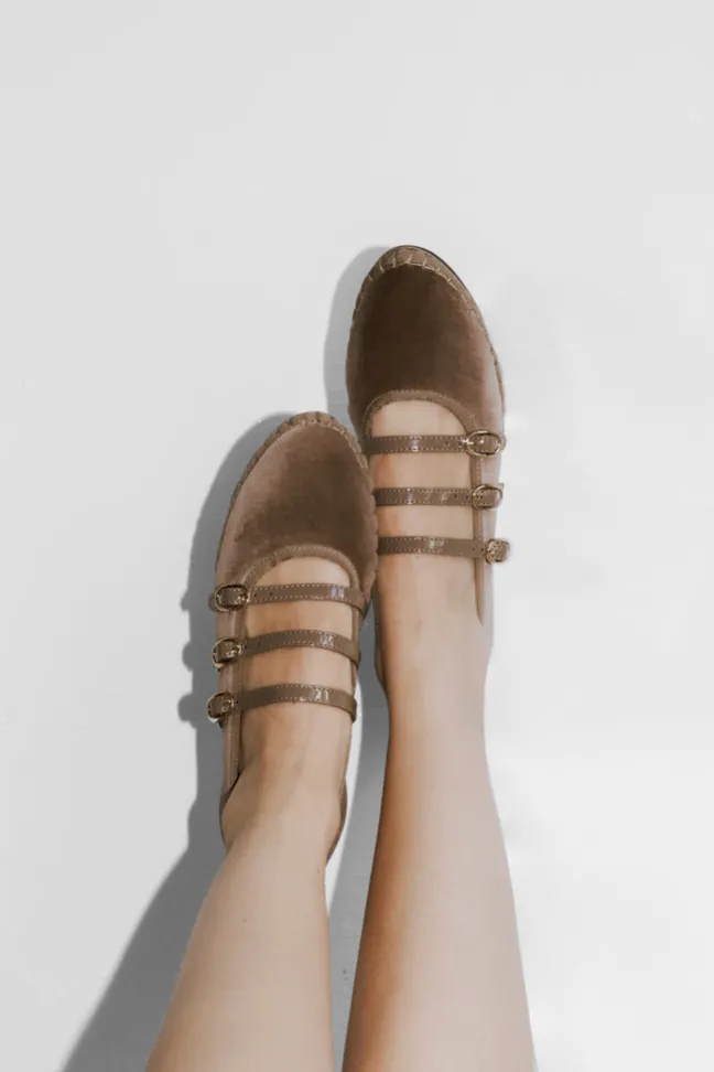 Mina Brown|Flabelus Discount